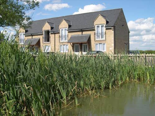 The Tally Ho Hotel - B&B Bicester Extérieur photo