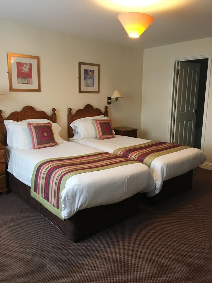 The Tally Ho Hotel - B&B Bicester Extérieur photo