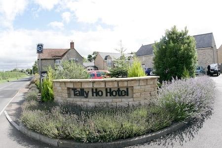 The Tally Ho Hotel - B&B Bicester Extérieur photo
